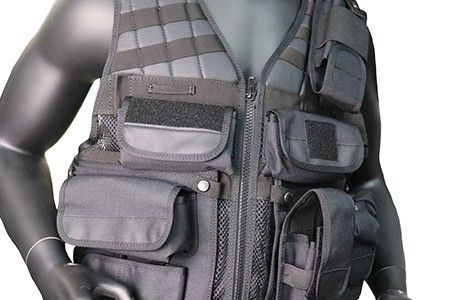 Military staff Tactical Vest with multiple pouches, anti-slippery rifle shock-absorbing pad.